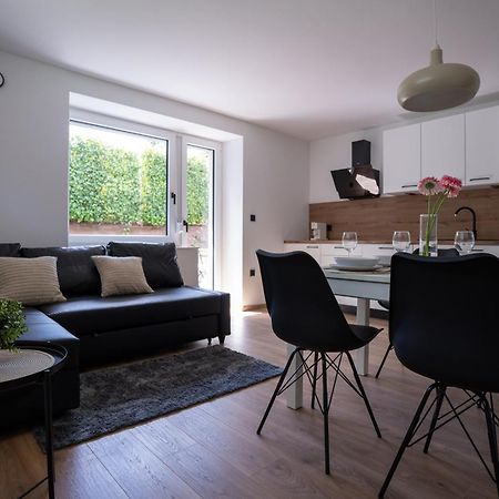 Residence Black&White Ljubljana Extérieur photo
