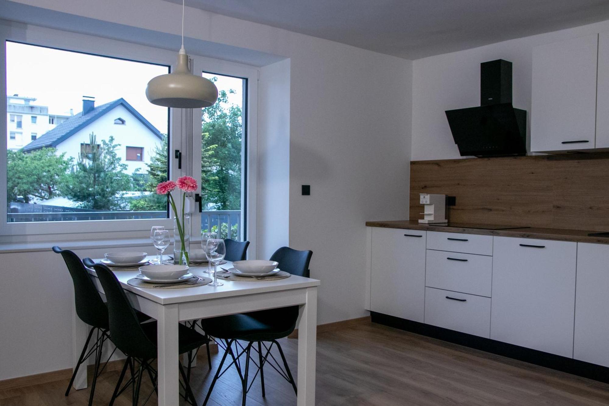 Residence Black&White Ljubljana Extérieur photo